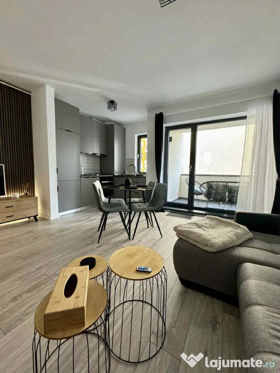 Apartament 2 camere, decomandat - zona Noua