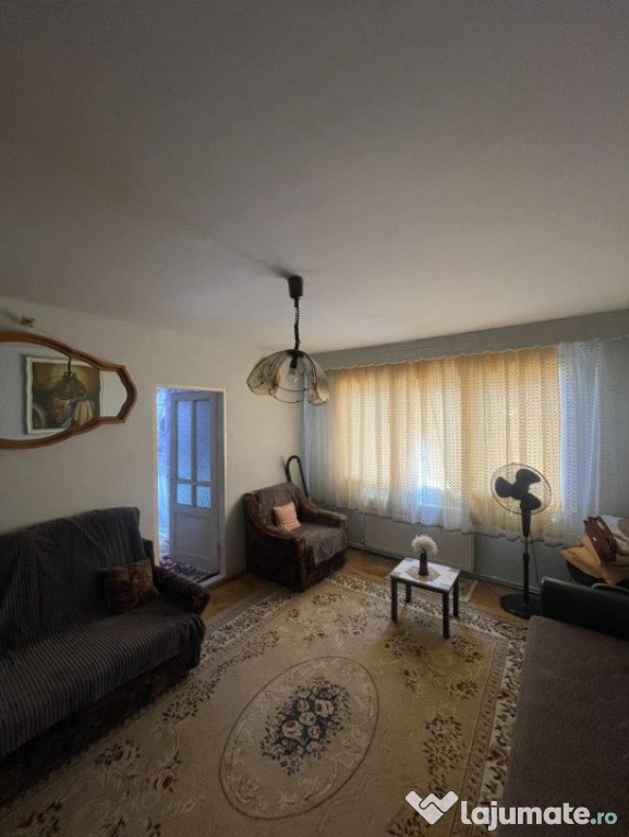 Apartament de 2 camere semidecomandat, 39mp, etaj 1, balcon