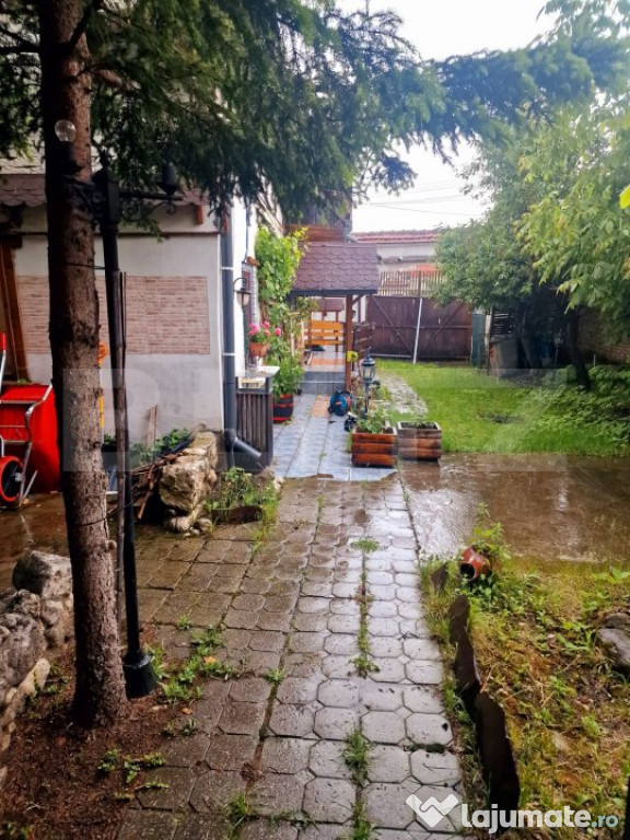 Casa cu doua corpuri, Zarnesti,pretabil pensiune sau casa de