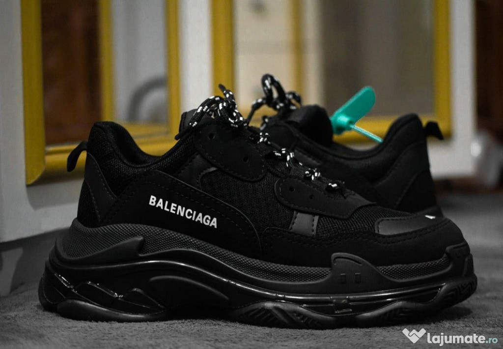 Balenciaga TripleS unisex
