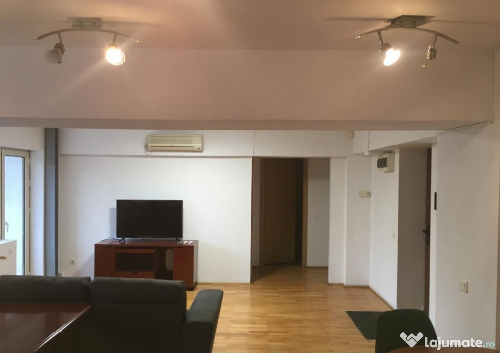 Unirii - 2 Camere - Renovat - AC - Balcon