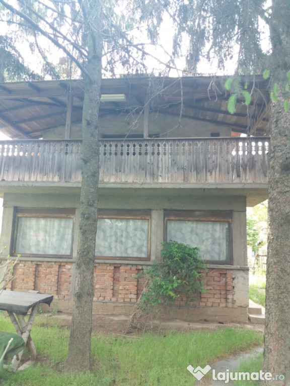 Vilă+teren 1323m Bolintin Deal pe șoseaua perincipală lângă pădure