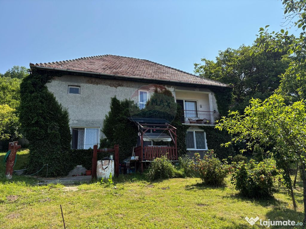 Casă / Vilă cu 4 camere de vânzare în zona Est