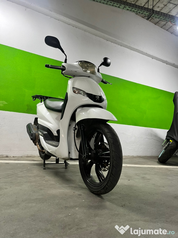 Închiriere scutere 125 cc
