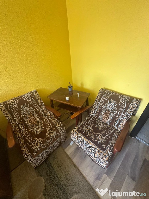 Fotolii, masuta, vitrina si canapea gratis