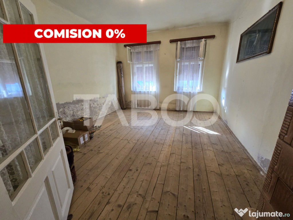 Casa tip duplex de vanzare la curte comuna pivnita in Piata