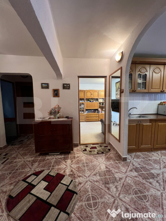 Apartament cu 3 camere , decomandat, Zona Parcul Teilor