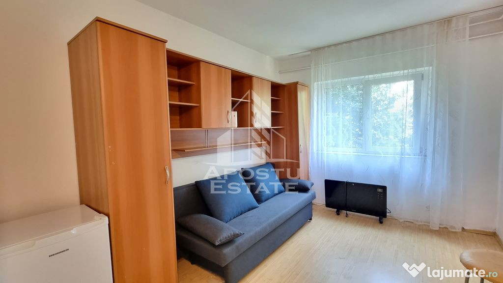 Garsoniera, bloc de apartamente, zona Calea Aradului
