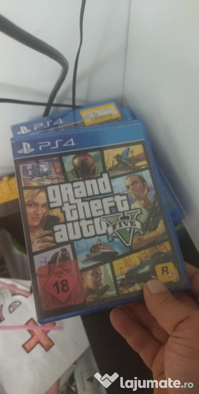 Vand ps4 în stare excelenta