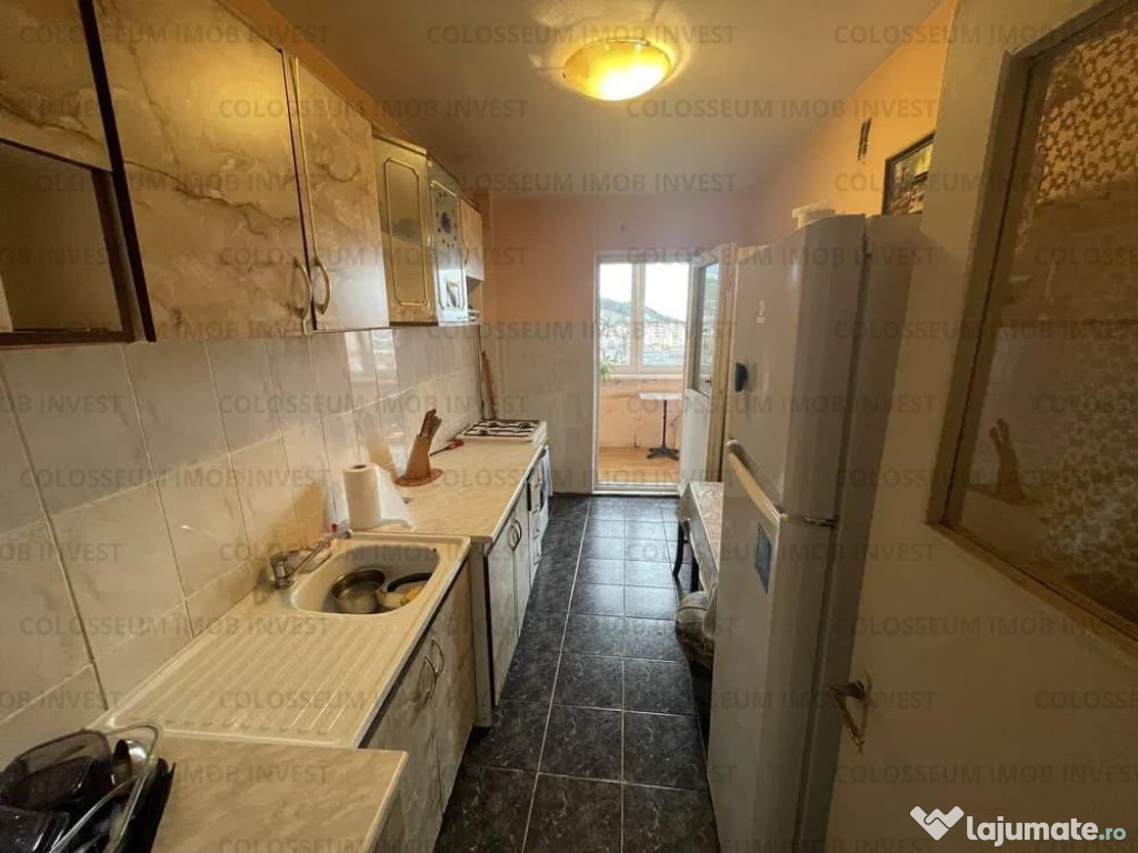 Apartament cu 3 camere, decomandat - zona Racadau