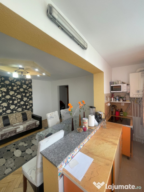 Apartament de 2 camere semidecomandat, 55 mp, etaj 4 cu acop