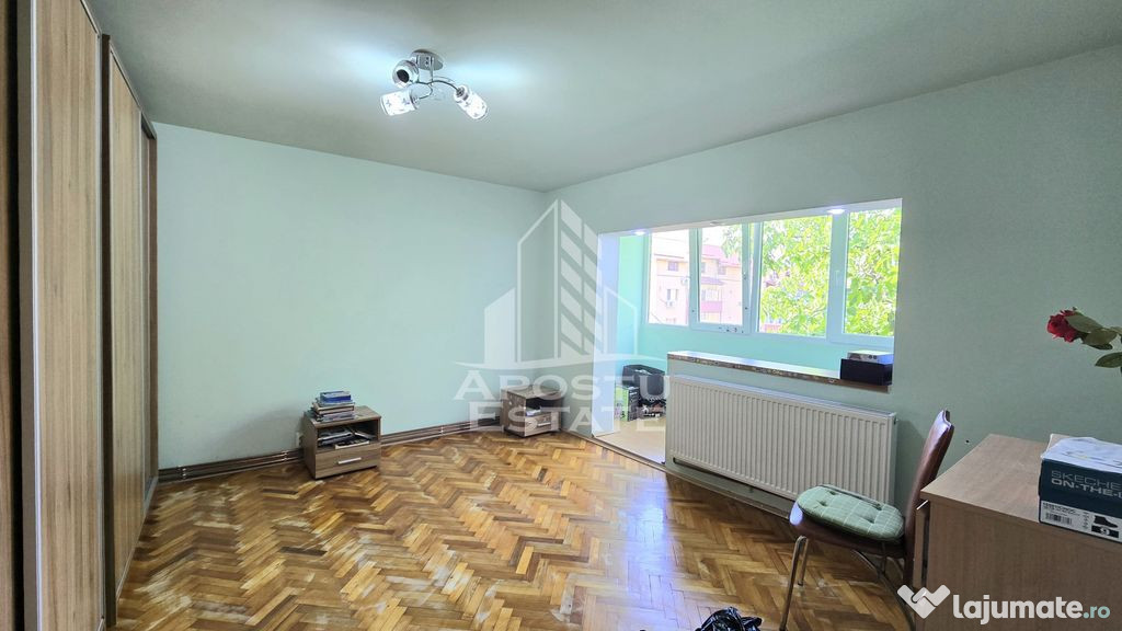 Apartament cu 3 camere, 2 bai, centrala proprie, zona Ara...