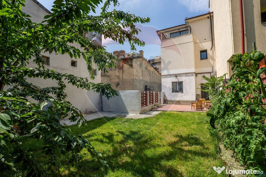 Apartament 4 camere in vila + curte proprie si pivnita - ...