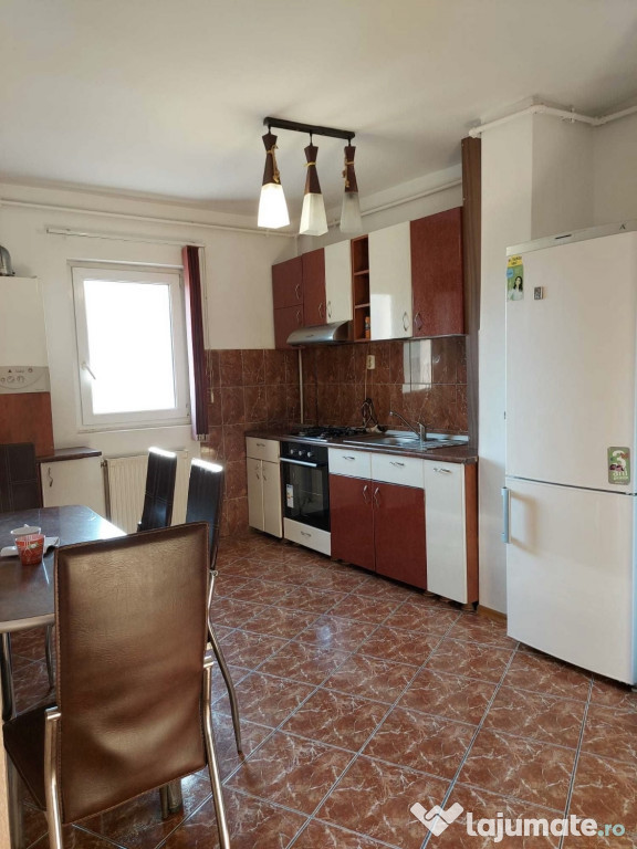 Apartament cu 2 camere, decomandat, Cetate-Mercur
