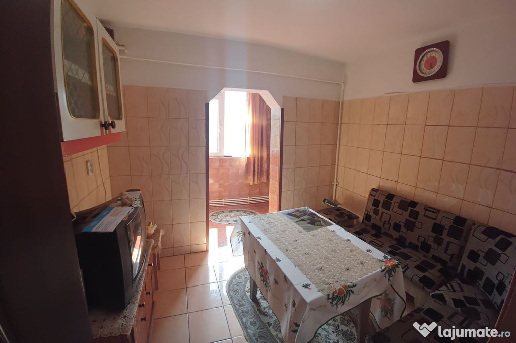 Apartament 3 camere, Doja