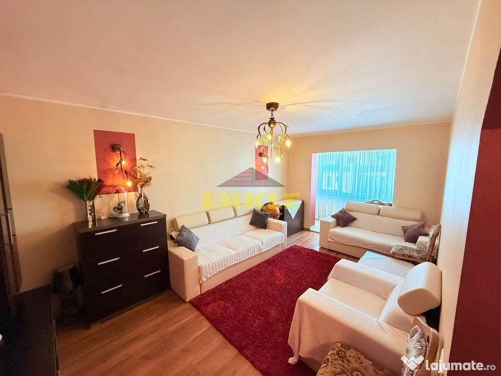De vanzare apartament cu 3 camere, zona Mall.