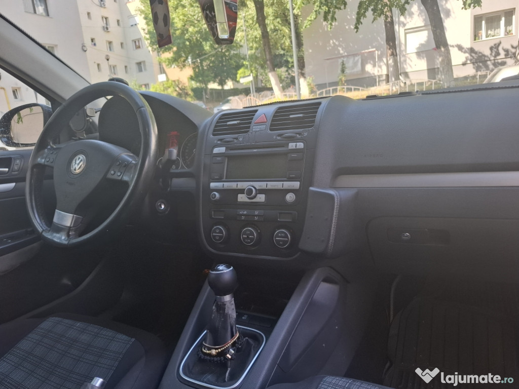 Vând golf 5 variant