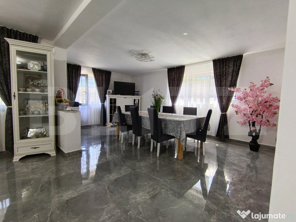 Casa cu 4 camere mobilata și utilata în suprafață de 237