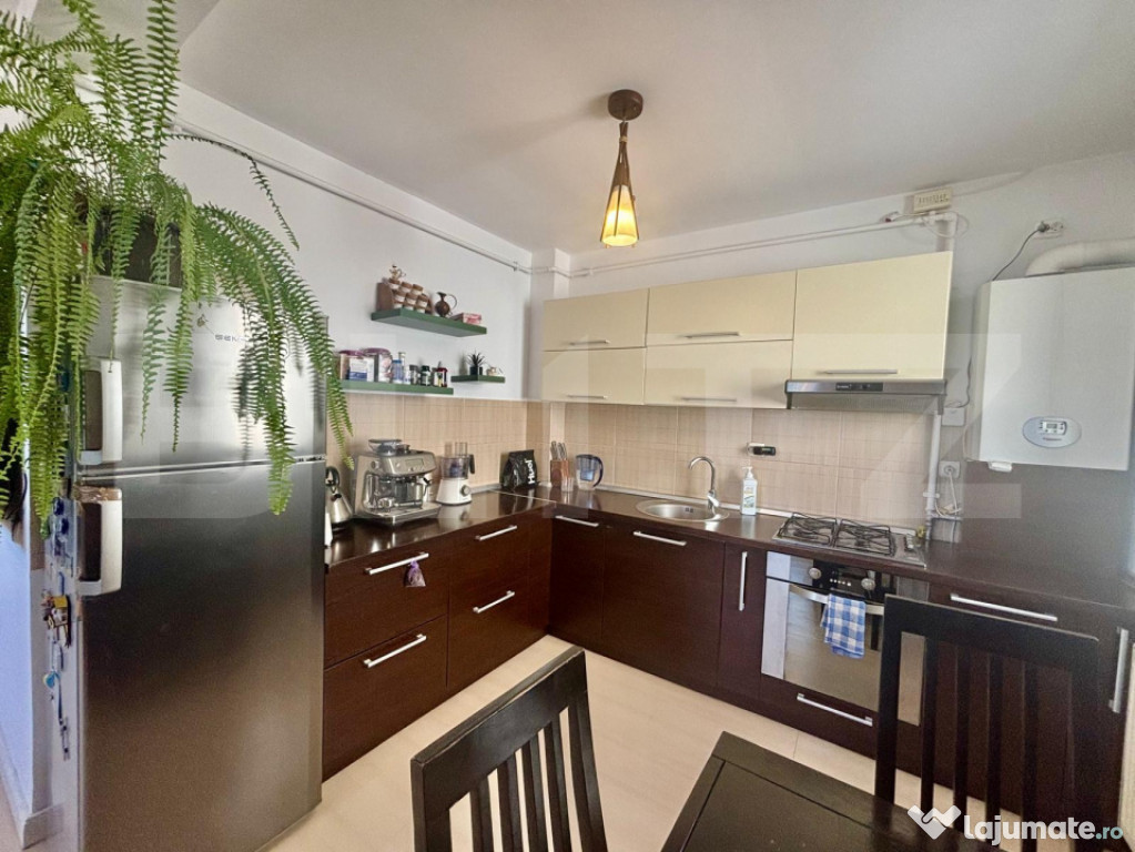 Apartament, 3 camere, 80 mp, 2 bai, parcare, zona Florilor