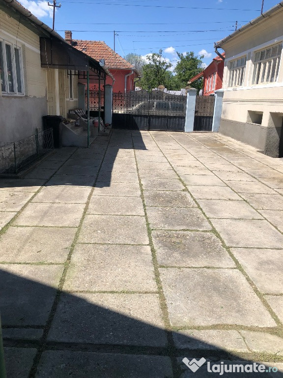 Casă în Paroș , zona Sălașu de Sus, Hațeg