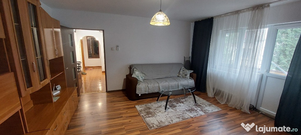 Apartament 3 camere de inchiriat