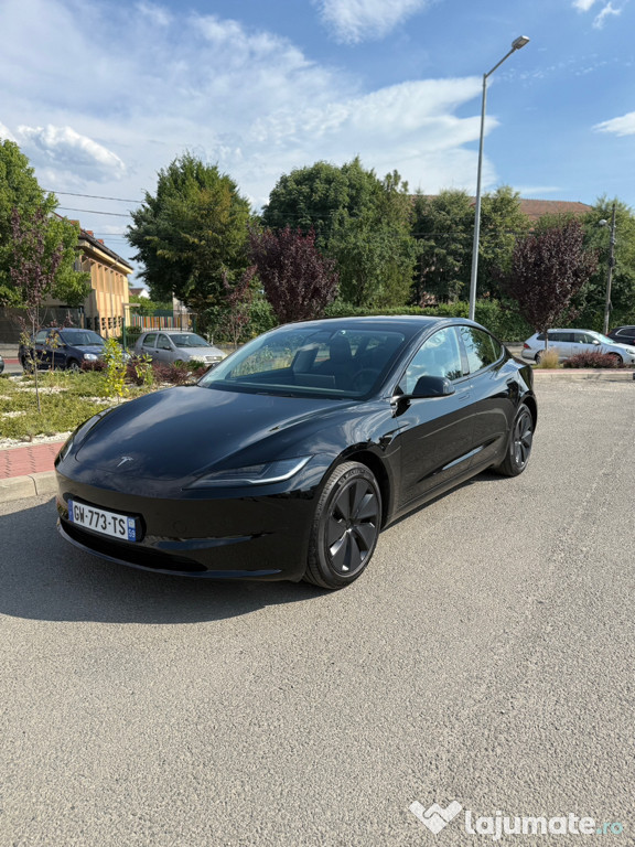 Tesla model 3 - 14.400 km