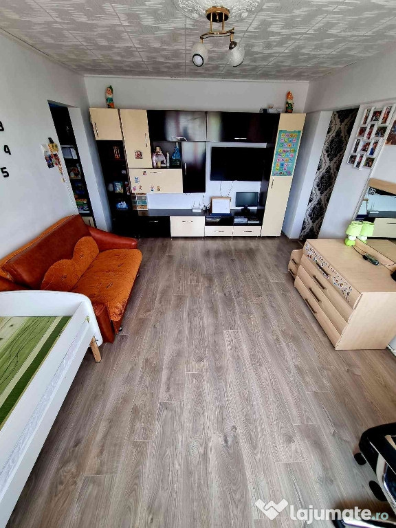 Vand apartament 2 camere