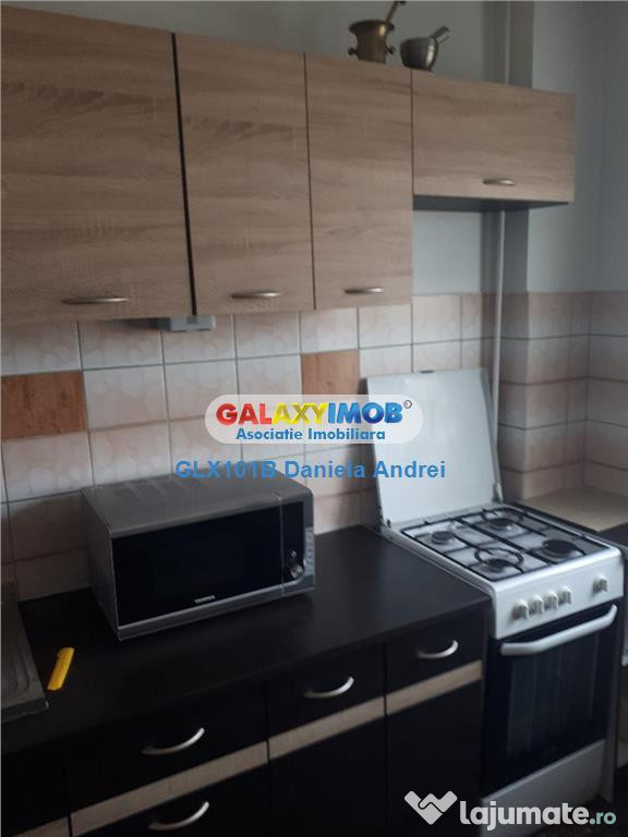 De :APARTAMENT 2 CAMERE, bloc 1985, Piata Victoriei 160000 e