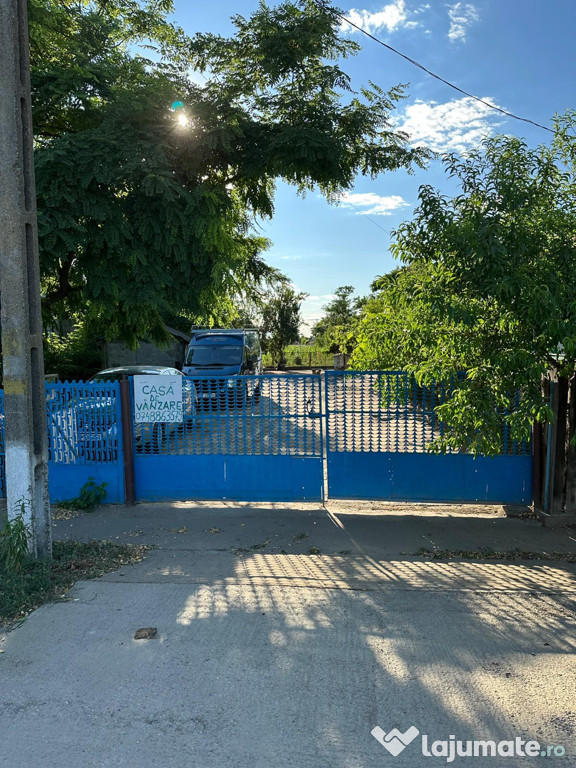 Casă de Vânzare !!