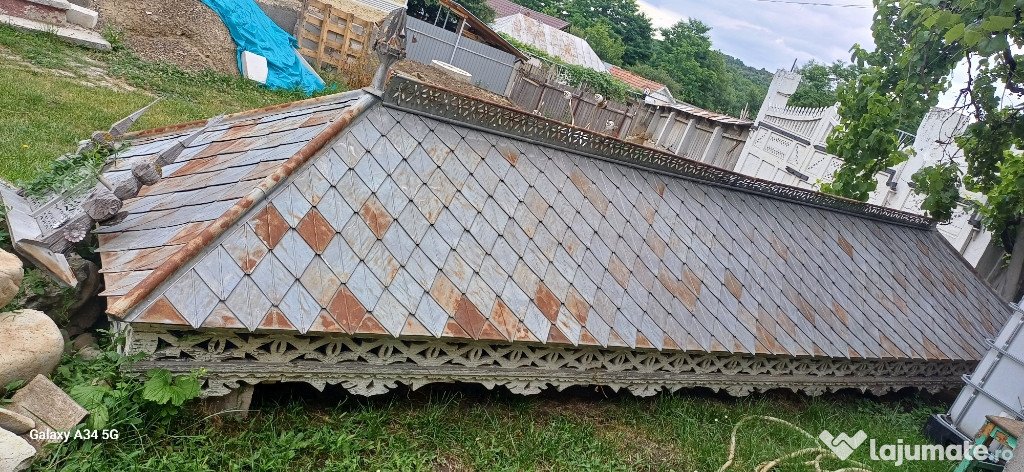 Vând acoperiș tradițional de poartă