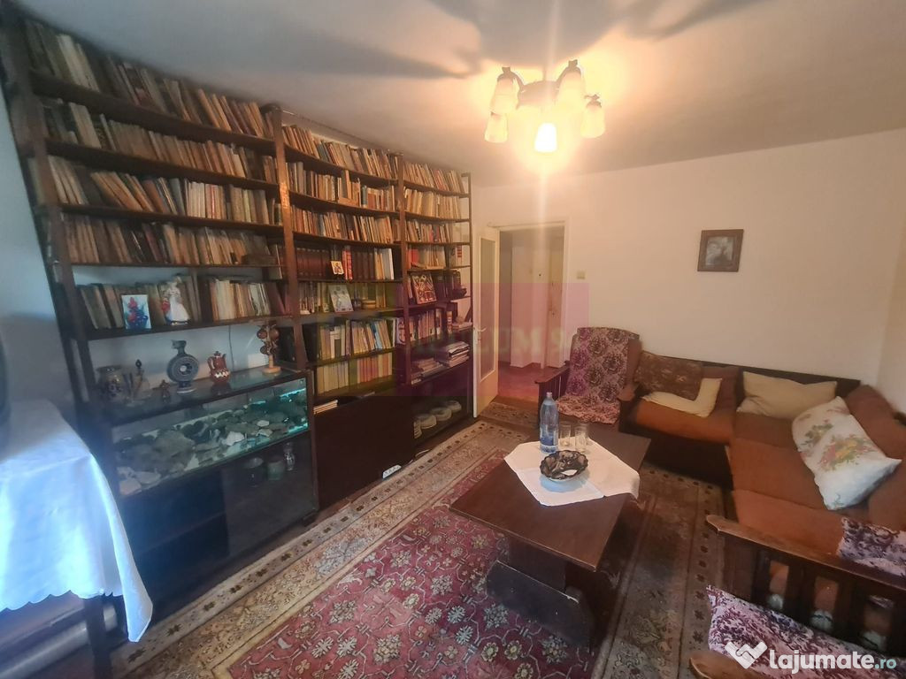 Apartament cu 3 camere de vanzare in Campina - Zona Liceu...
