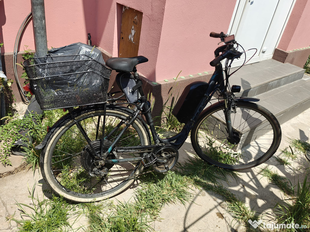 Bicicleta trekking electrificata
