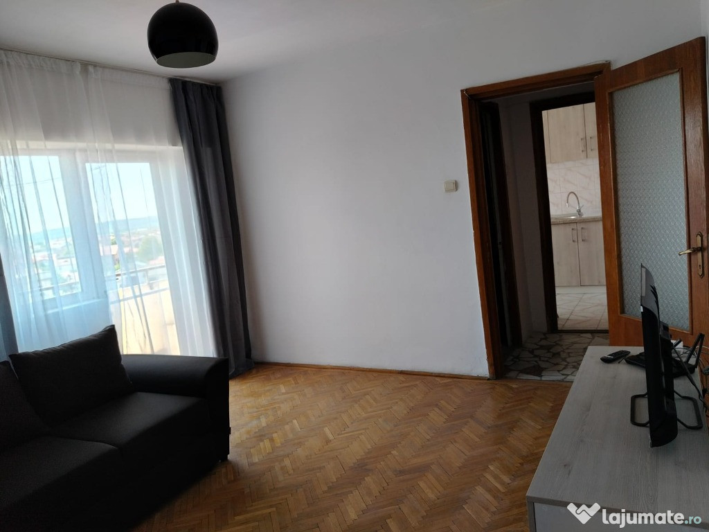 3 camere decomandate , Ciuperca