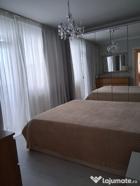 Vand apartament cu 3 camere