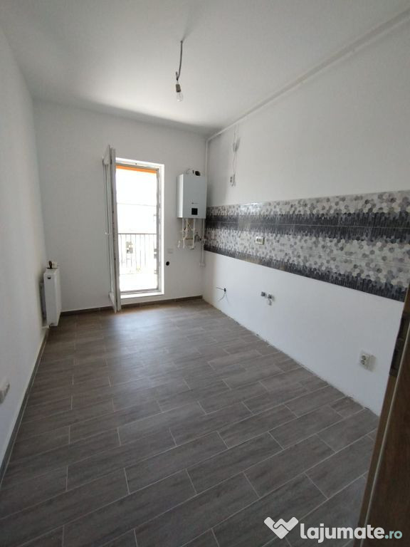 APARTAMENT 2 CAM DECOMANDAT, BLOC NOU
