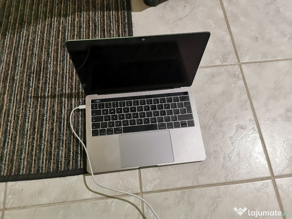 MacBook Pro (13-inch, 2017, Two Thunderbolt 3 ports)
