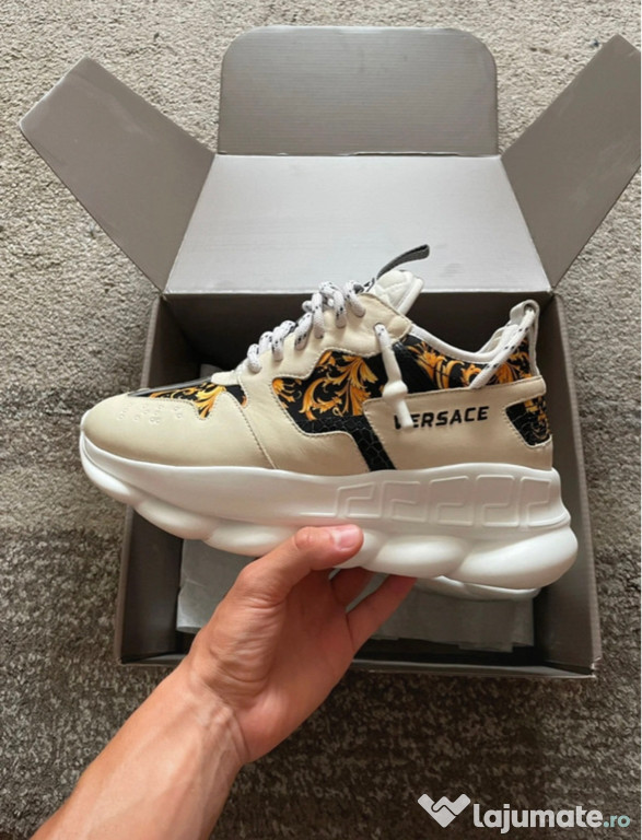 Versace chain reaction baroque print