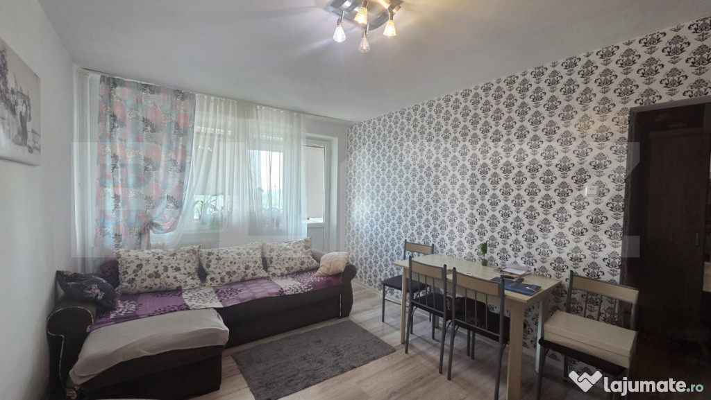Apartament 2 camere, semidecomandat, transformat in 3 camere