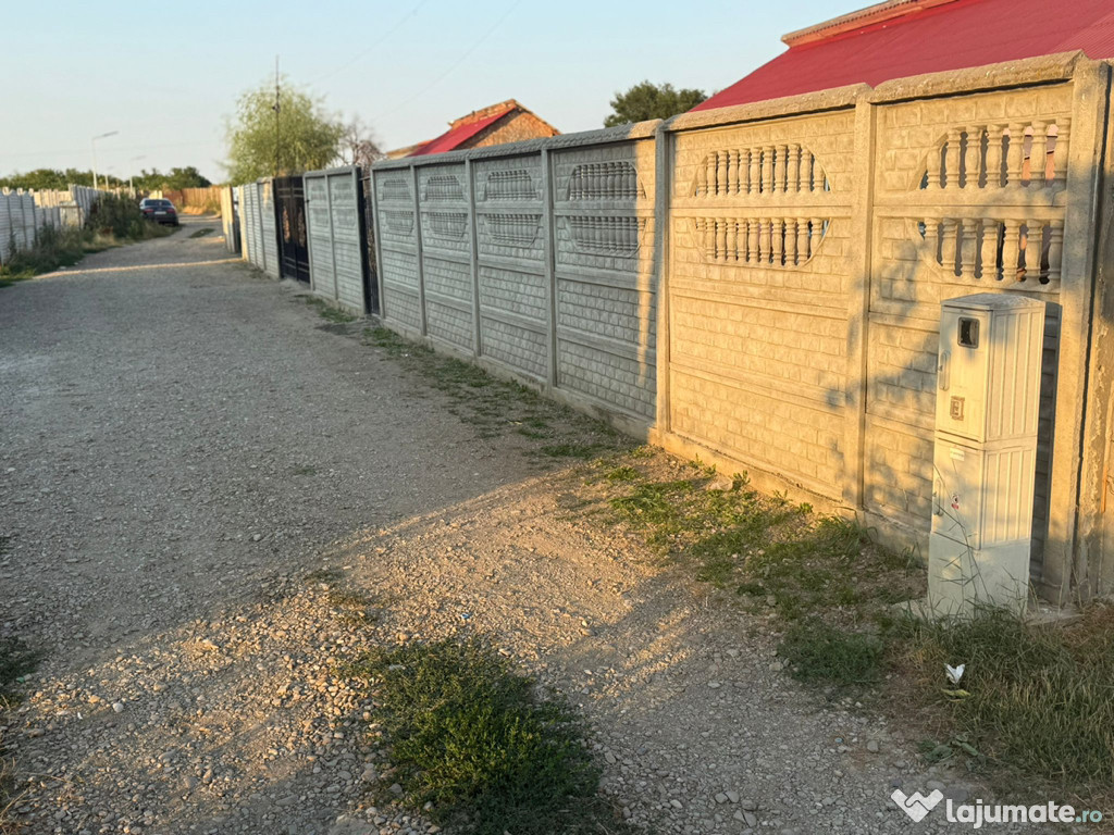Casă de vânzare !