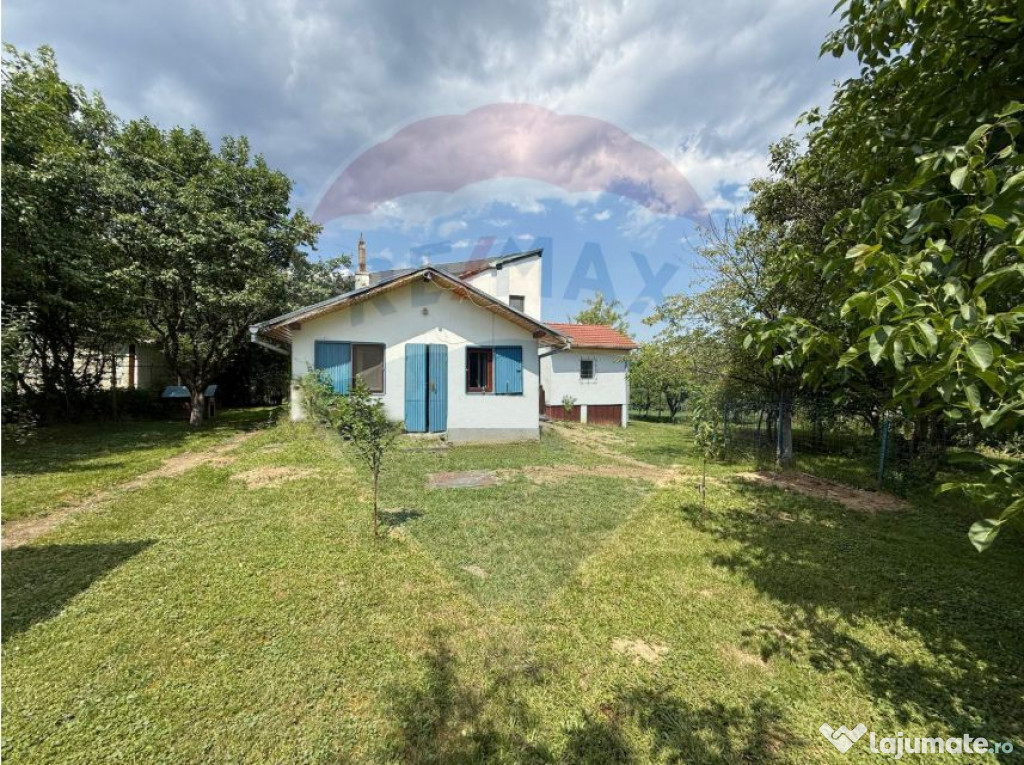 Casă de vânzare-Liniște, natură și farmec tradițion...