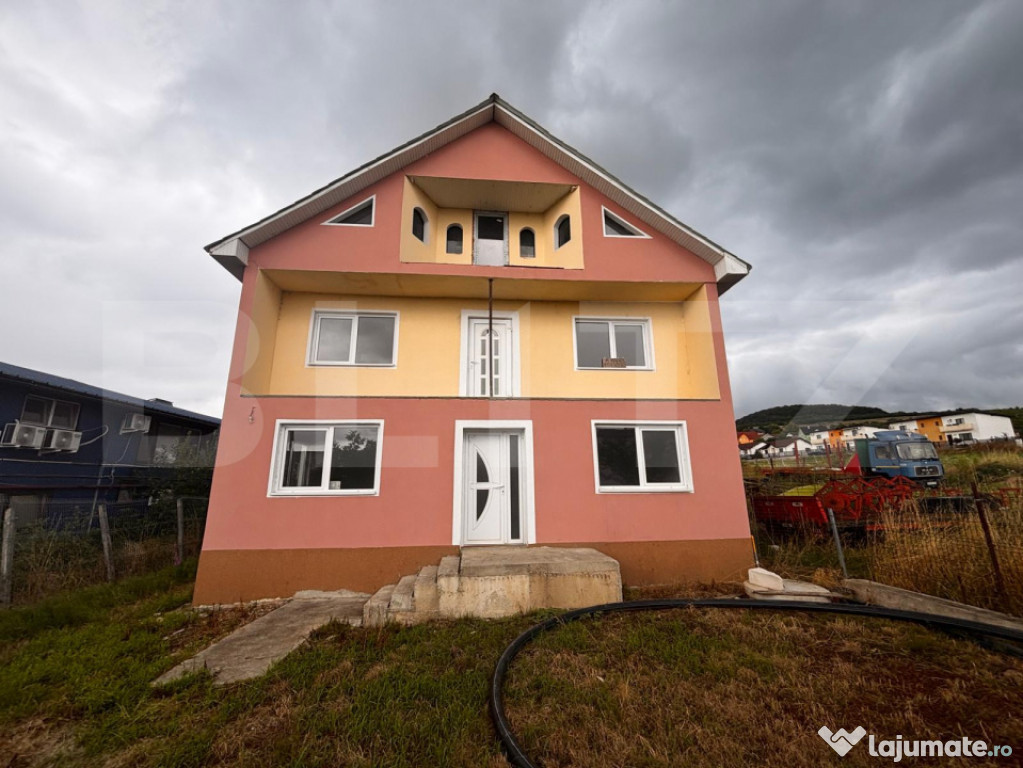 Casa 230mp zona Subcetate 1500mp teren