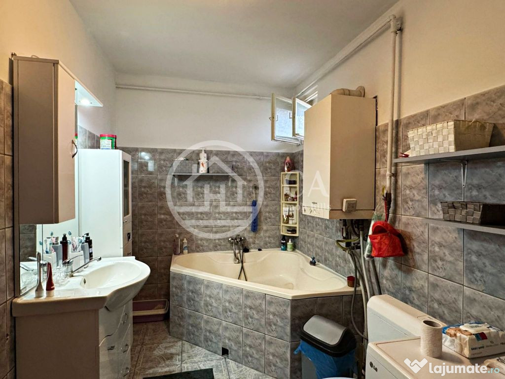 Casă de vânzare cu 4 camere si teren de 1000 mp in Sala...
