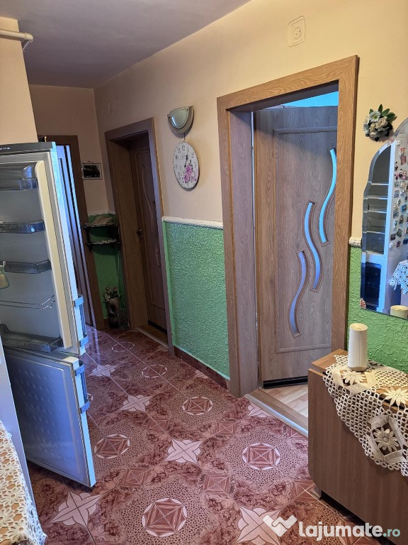 Apartament 3 camere de vânzare