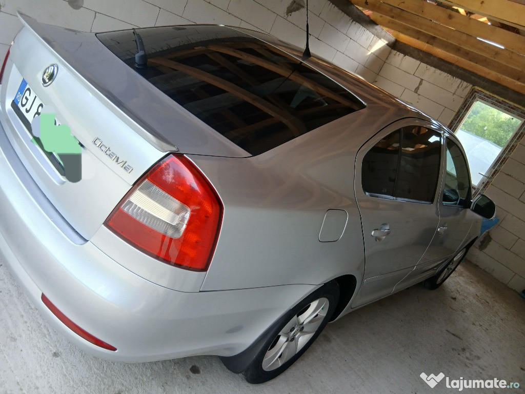 Vând skoda octavia 2 fl