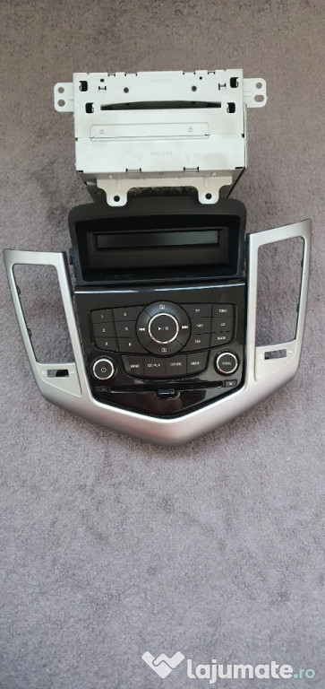 Vand unitate radio cd aux chevrolet cruze 2011