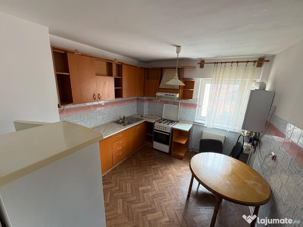 Apartament spațios 4 camere – de închiriat în Brașov, zona Racadau