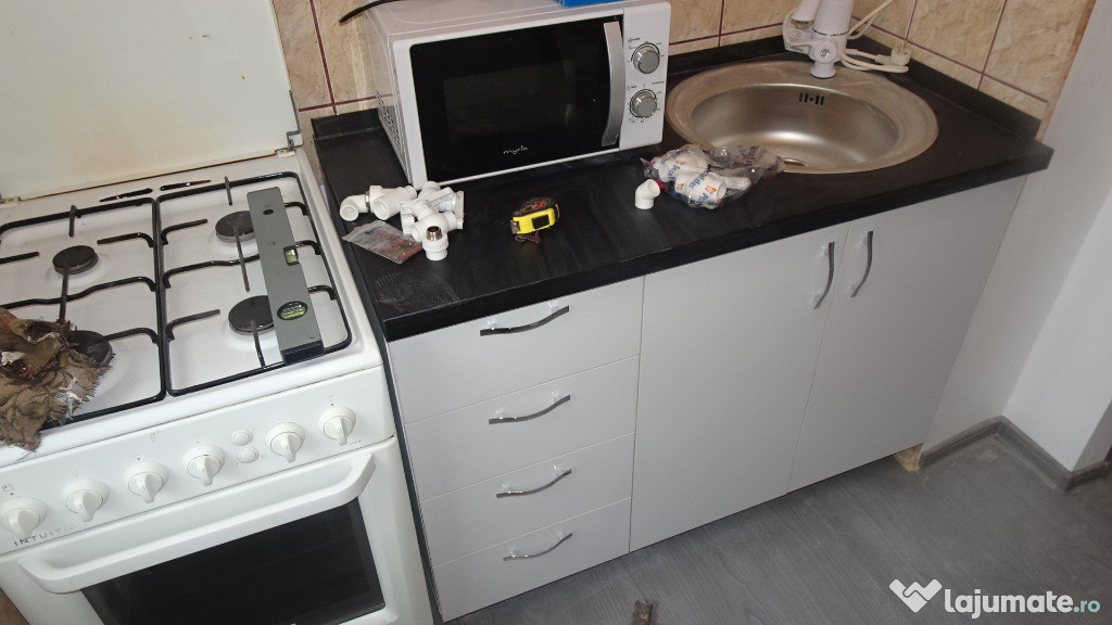 Inchiriez garsoniera decomandata in Deva, zona Zamfirescu, etaj 1,