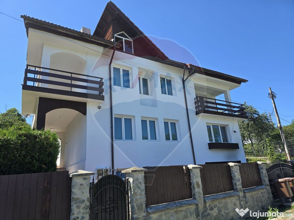 Casă / Vilă cu 4 camere de vânzare