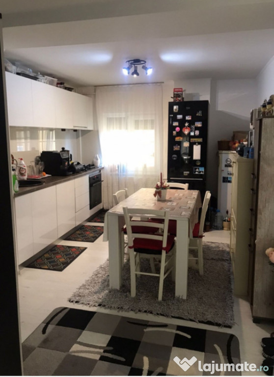 Apartament 4 camere decomandate 95mp in 1Mai, zona Sara