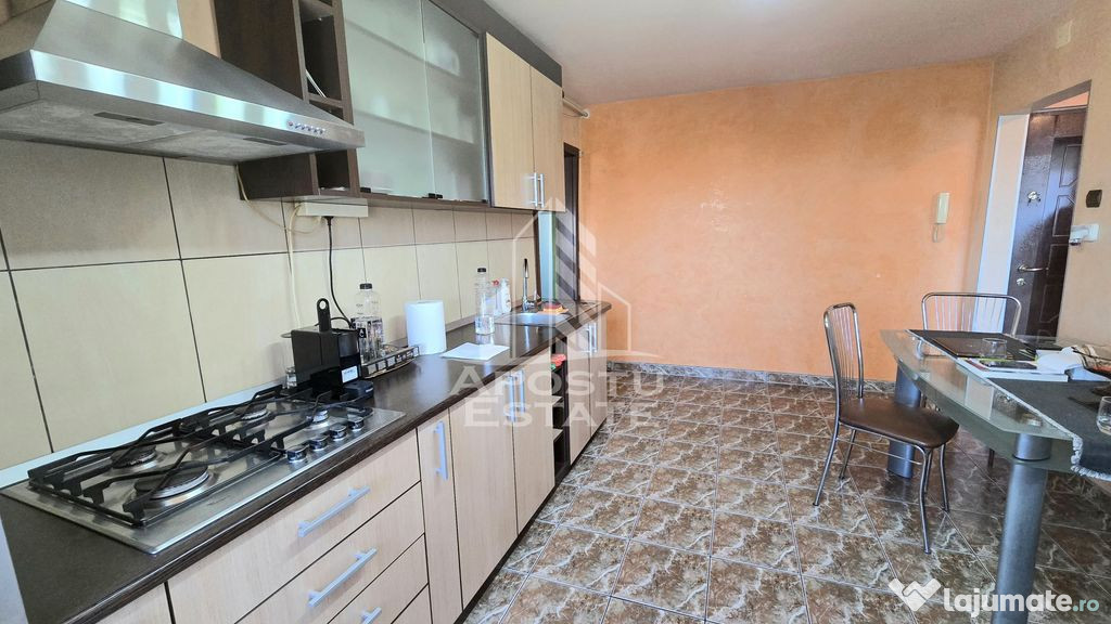 Apartament cu 3 camere, centrala proprie, zona Girocului